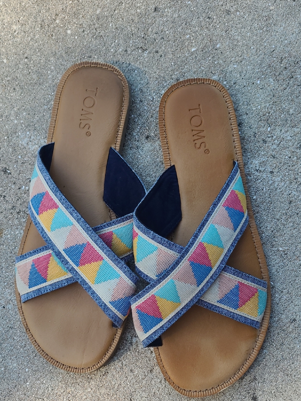 TOMS Women's Tan Slide Sandals with Multicolor Geometric Straps 7.5